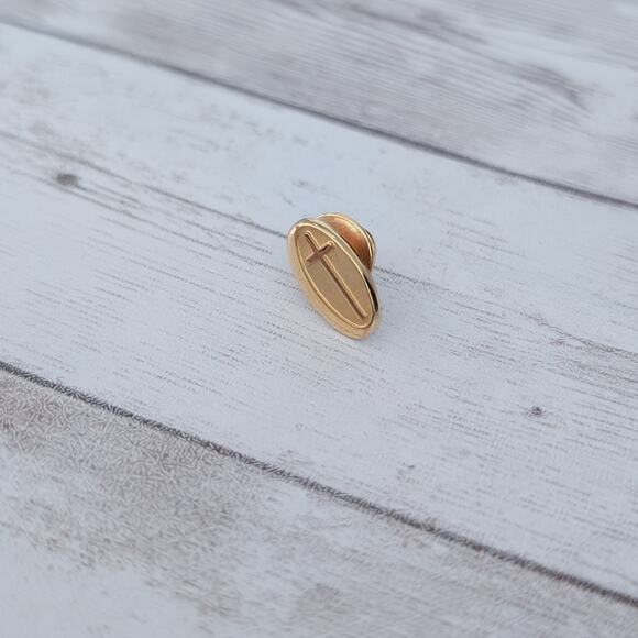 Vintage Pin / Brooch - 1/10 10K Gold Oval Cross Pin Religious Christian - Picture 2 of 4